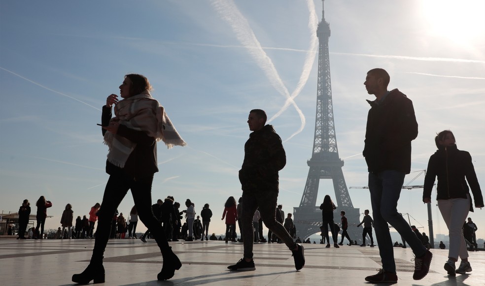 Movimentação turística na torre Eiffel em fevereiro de 2019 — Foto: Ludovic Marin/AFP
