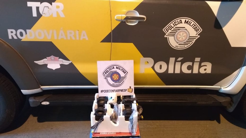 Droga estava escondida em caixas de som (Foto: Polícia Rodoviária/Cedida)