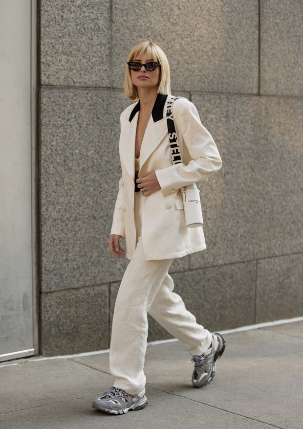 Terno branco no Street Style da NYFW (Foto: ImaxTree)