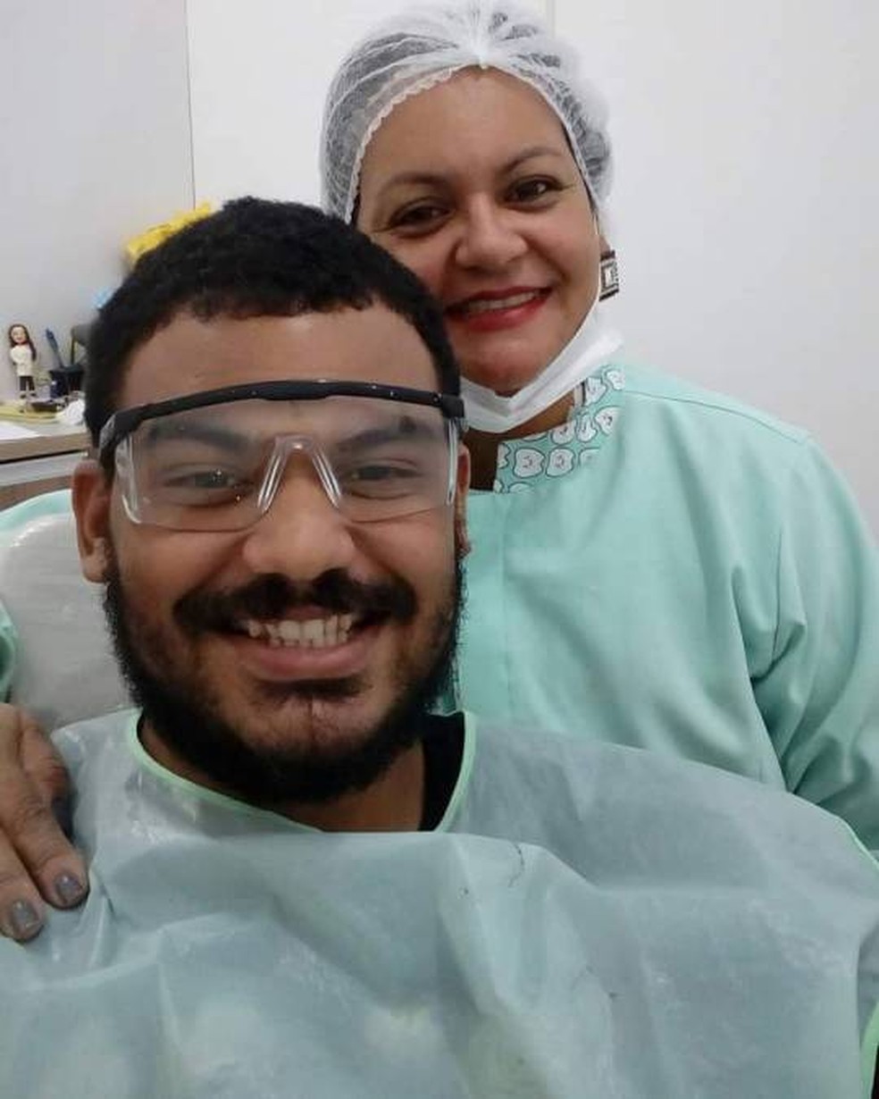 "Parabéns pelo dia do dentista, Kátia Moreira. Com carinho, do seu filho Rafael Moreira" — Foto: Arquivo Pessoal