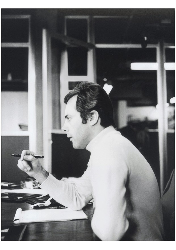 Armani em 1967, quando ainda desenhava para Nino Cerrutic (Foto: Divulgação)