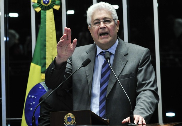  O senador Roberto Requião (PMDB-PR) durante julgamento do impeachment (Foto: Geraldo Magela/Agência Senado)