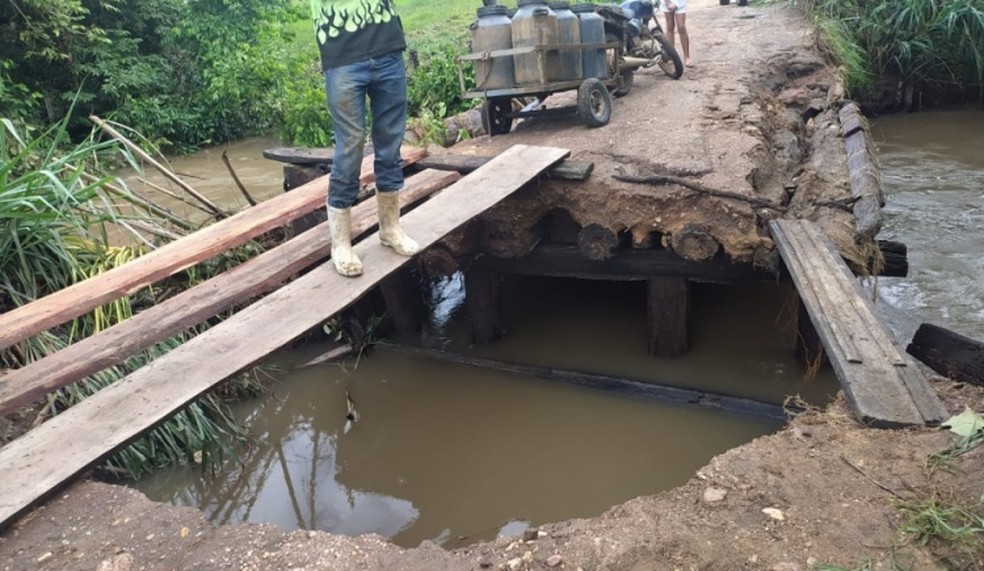 Comunidades estão isoladas após quedas de pontes — Foto: Prefeitura de Jauru