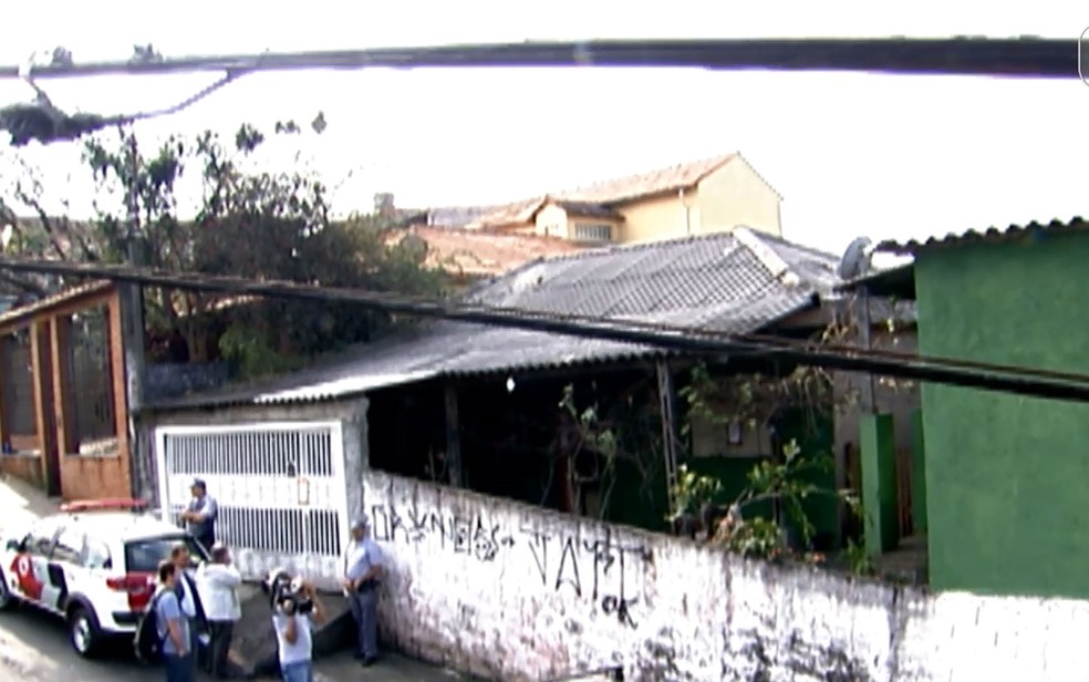 Casa dos Pesseghini logo após cinco corpos terem sido encontrados em 5 de agosto de 2013 (Foto: Arquivo/TV Globo)