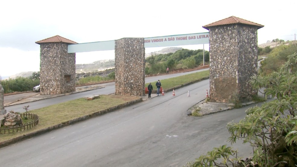 São Tomé das Letras (MG) instituiu barreira para impedir entrada de turistas — Foto: Reprodução/EPTV