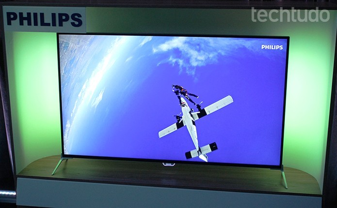 Smart TV da Philips é integrada com sistema Android (Foto: Leonardo Ávila/TechTudo)