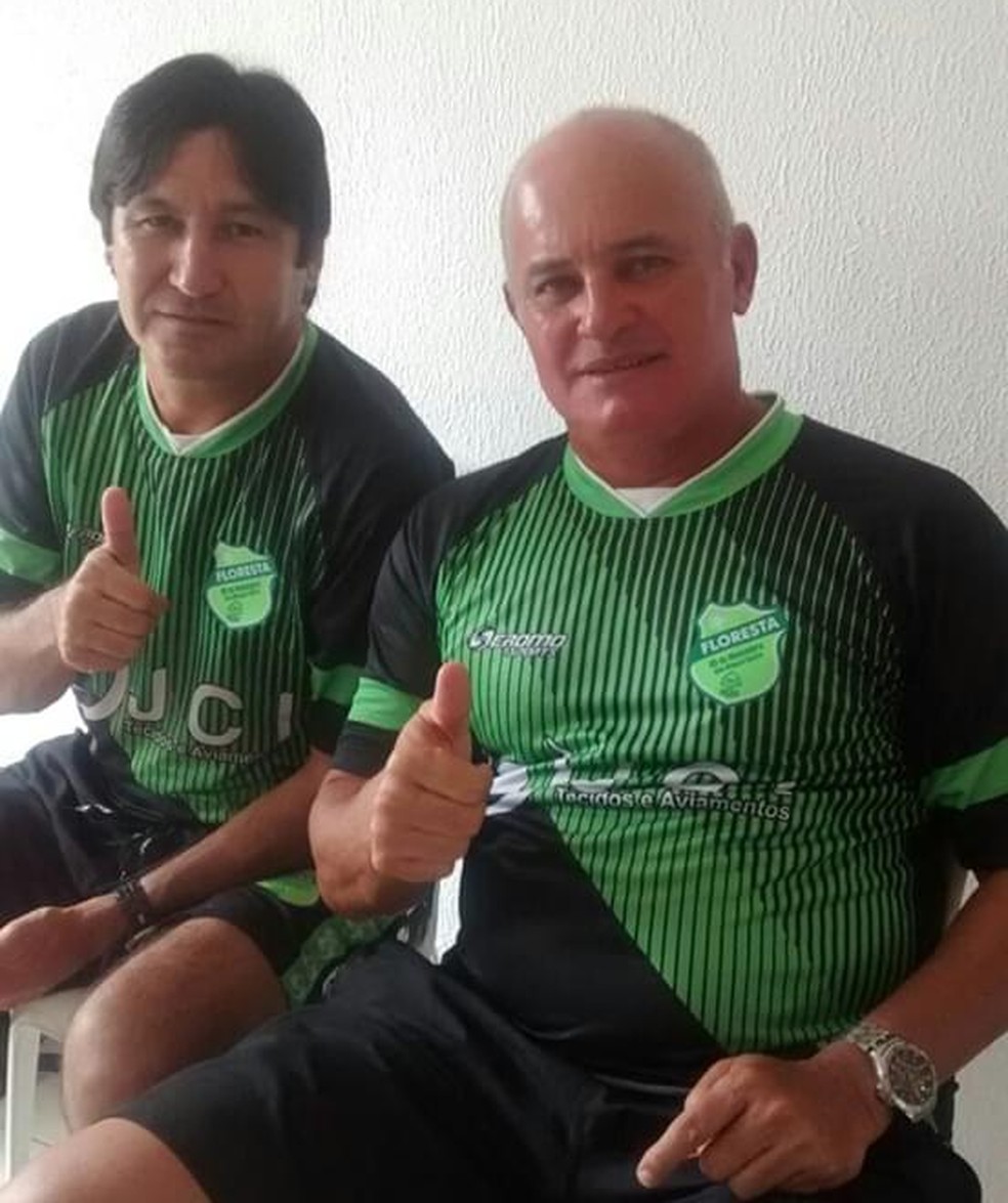 Campeão pelo Botafogo em 1995, Narcízio (à esquerda) é treinador e mora em Fortaleza — Foto: Arquivo pessoal