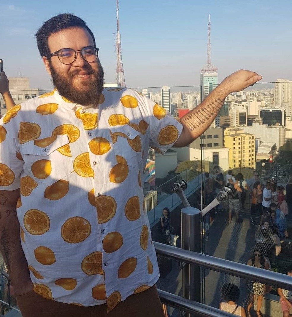 Para Carlos, a melhor forma de combater a gordofobia é amar-se acima de tudo.  — Foto: Arquivo pessoal