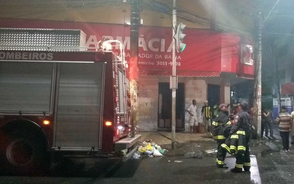 FarmÃ¡cia Ã© atingida por incÃªndio na Liberdade, em Salvador (Foto: DivulgaÃ§Ã£o / SSP-BA)