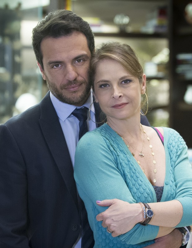Rodrigo Lombardi e Drica Moraes interpretam Alex e Carolina em Verdades Secretas (Foto: Caiuá Franco/TV Globo)