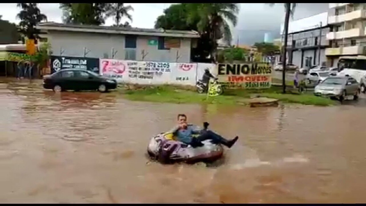 V Deos Chuva Causa Enxurrada Alagamentos E Desabamentos Em Vicente Pires No Df Distrito