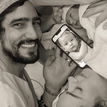 Renato Góes abre álbum do nascimento de Tereza, filha com Thaila Ayala — Foto: Reprodução/Instagram