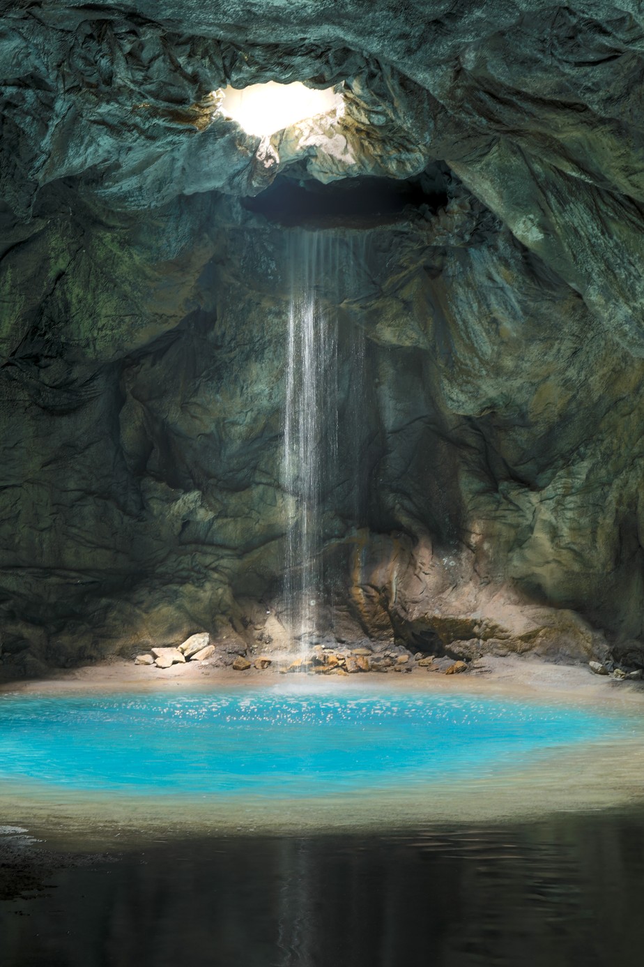 Fonte de Serro Azul fica dentro de gruta cenogrÃ¡fica climatizada; confira detalhes 