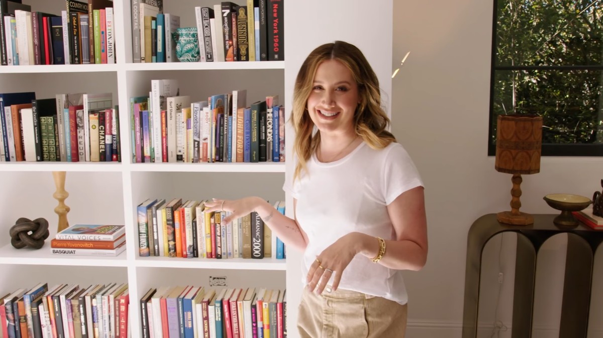 Ashley Tisdale é criticada por comprar 400 livros para decoração de casa |  Pop & Arte