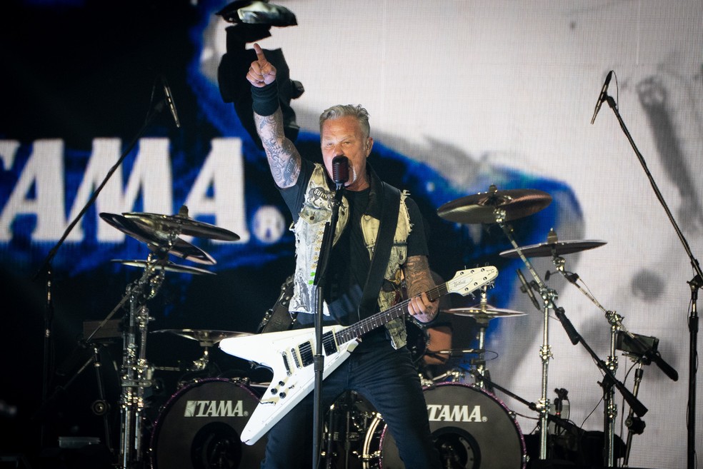 James Hetfield comanda apresentação do Metallica no Estádio do Morumbi, em São Paulo — Foto: Fábio Tito/g1