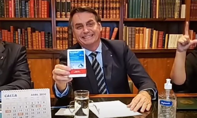 Em live, Bolsonaro faz propaganda de cloroquina