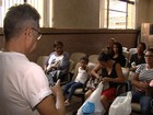 População retira kits de TV digital nas agências dos Correios, em Goiás