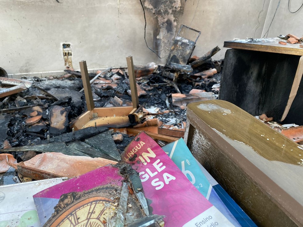 Incêndio destrói escola particular em Itaporanga — Foto: Gustavo Onilde/Arquivo pessoal