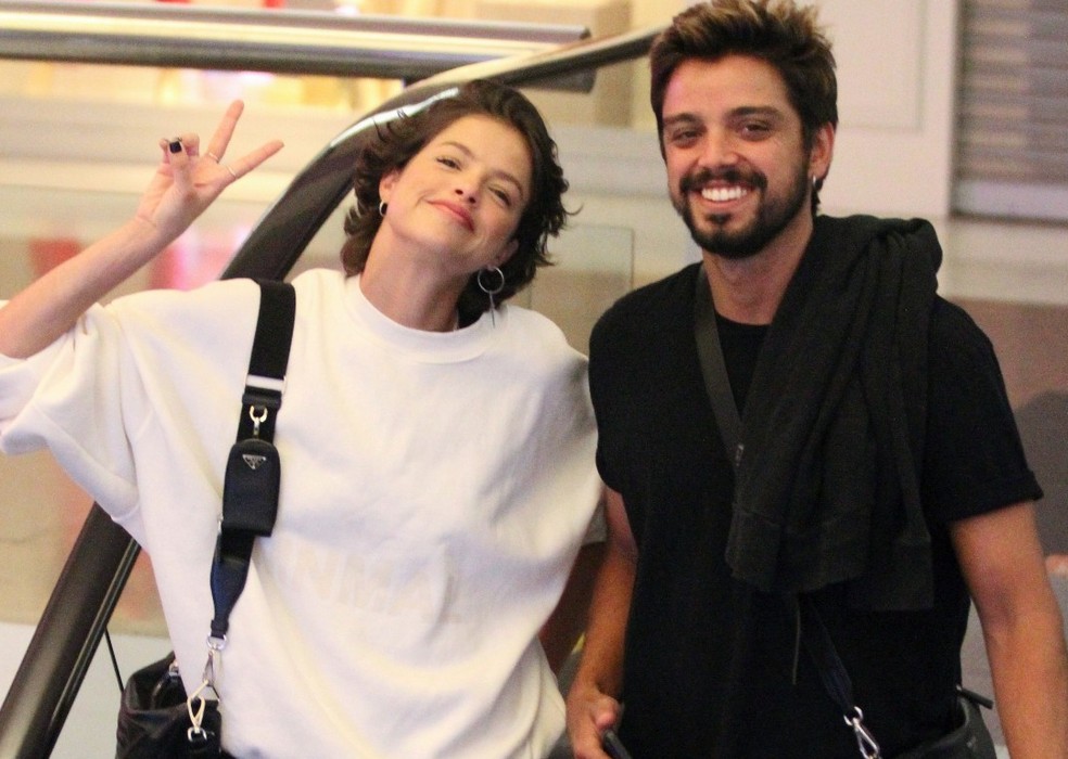 Agatha Moreira e Rodrigo Simas — Foto: Adão/Agnews