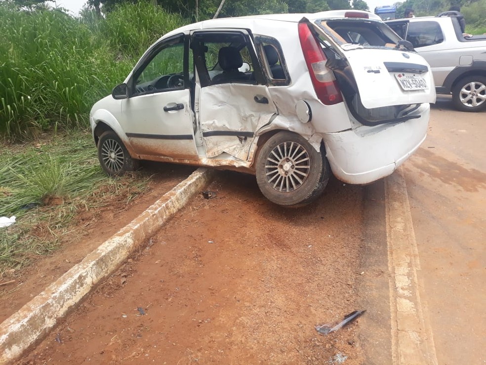 Um dos acidentes deixou dois mortos e quatro feridos  — Foto: Reprodução