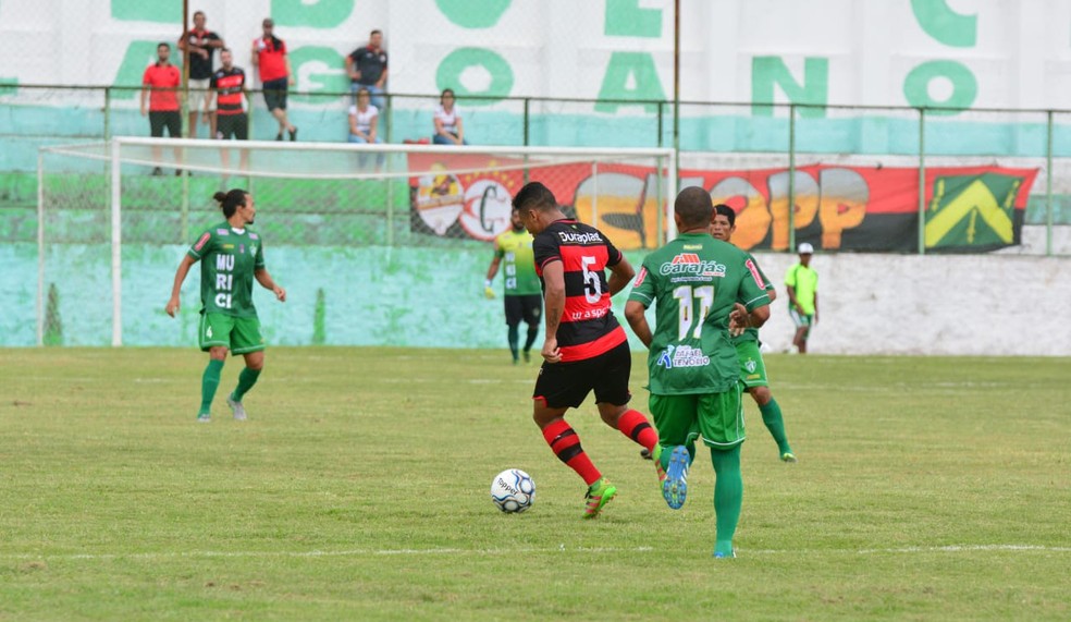 No EstÃ¡dio JosÃ© Gomes da Costa, o Campinense goleou o Murici que, montado Ã s pressas, segue sofrendo na SÃ©rie D (Foto: Jailson ColÃ¡cio/Murici)