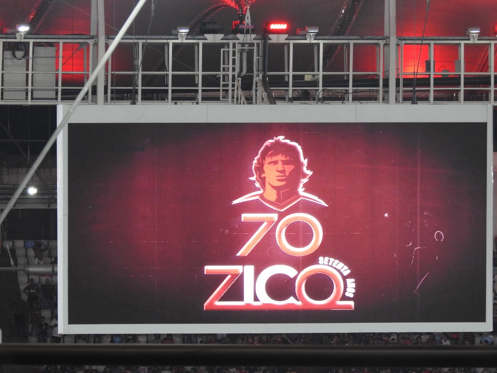 Homenagem ao Zico no Maracan&atilde; &mdash; Foto: Fred Gomes