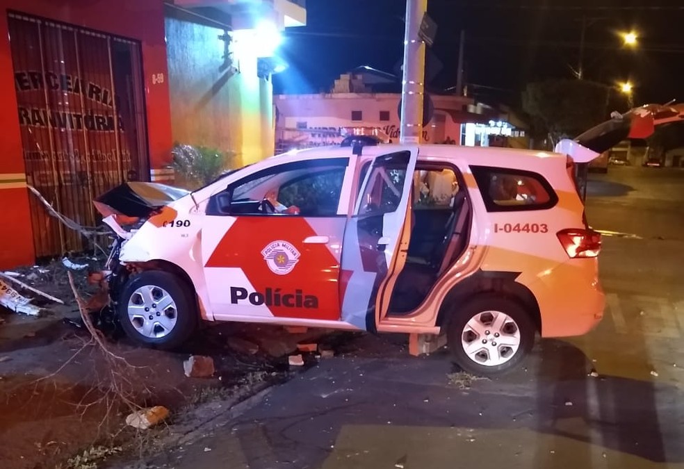 Outro viatura da polícia prosseguiu com a caça — Foto: Polícia Militar / Divulgação