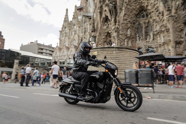 Passeio pelas ruas de Barcelona com os novos modelos Harley-Davidson (Foto: Divulgação/ Harley-Davidson)