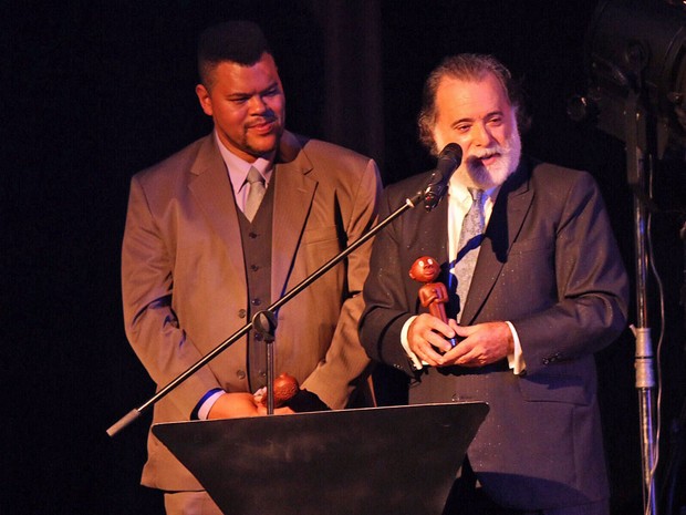 Babu Santana e Tony Ramos dividiram prêmio de melhor ator (Foto: José Raphael Berrêdo/ G1)