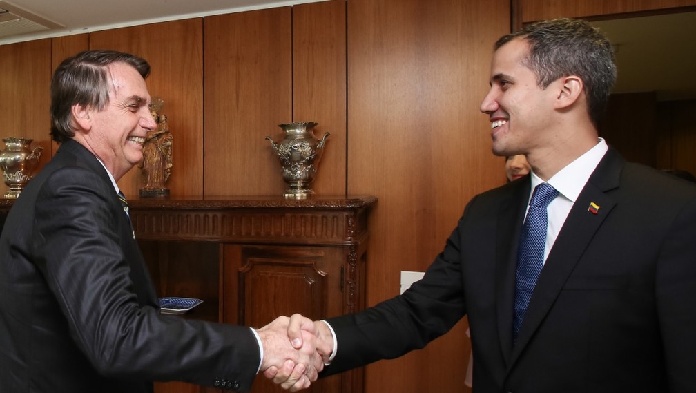 O presidente Jair Bolsonaro e o autodeclarado presidente interino da Venezuela, Juan GuaidÃ³, durante encontro no Planalto â€” Foto: Marcos CorrÃªa/PR