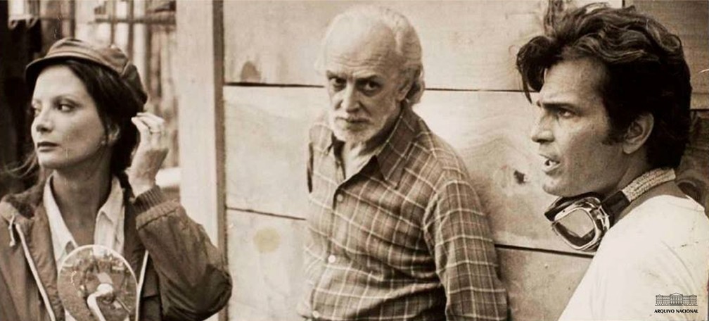 Glória Menezes, Mário Lago e Tarcísio Meira nas gravações da novela Cavalo de Aço, em 1973 — Foto: Arquivo Nacional/Fundo Mário Lago