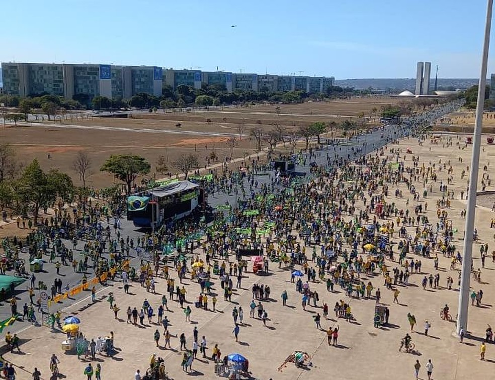 Manifestação protestam em Brasília em apoio ao presidente Jair Bolsonaro (sem partido) — Foto: Raquel Porto Alegre/TV Globo