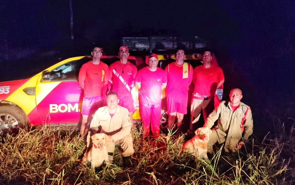 Bombeiros e cães da corporação atuaram nas buscas por homem que desapareceu em rio, em Itaguaru, Goiás — Foto: Divulgação/Corpo de Bombeiros