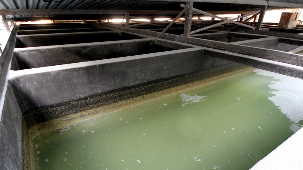 Água utilizada em metalúrgica na Paraíba (Foto: Leonardo Silva/Jornal da Paraíba)
