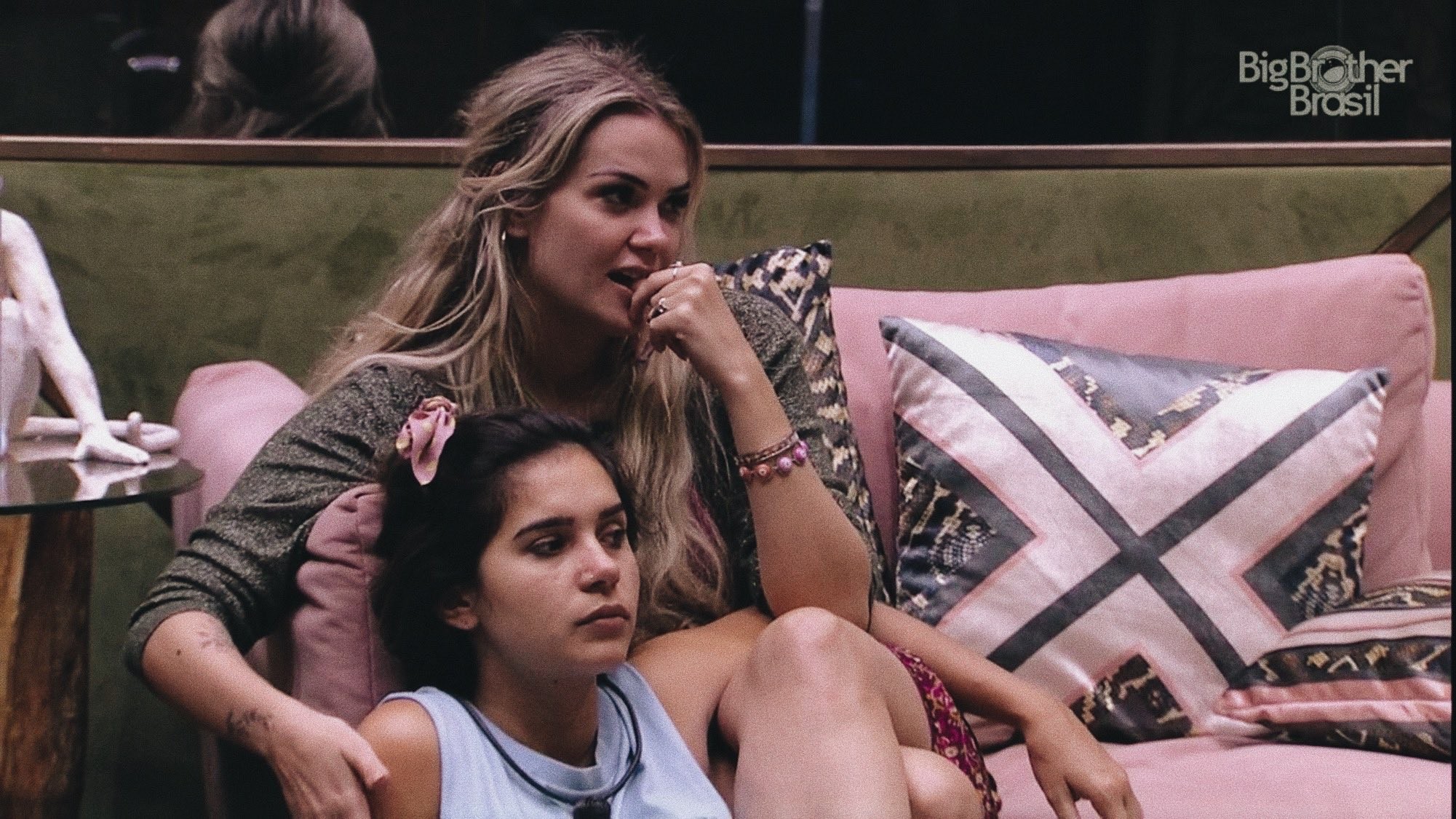 Gizelly confessa estar apaixonada por Marcela no BBB 20 (Foto: Reprodução/Globo)