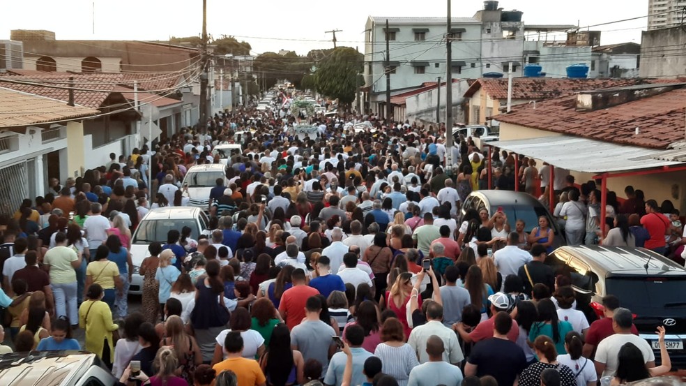 Fi&eacute;is celebram Nossa Senhora Aparecida com prociss&atilde;o em Natal &mdash; Foto: S&eacute;rgio Henrique Santos/Inter TV Cabugi