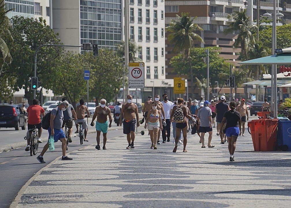 Calçadão de Copacabana, na altura do Posto 6 — Foto: Marcos Serra Lima/G1