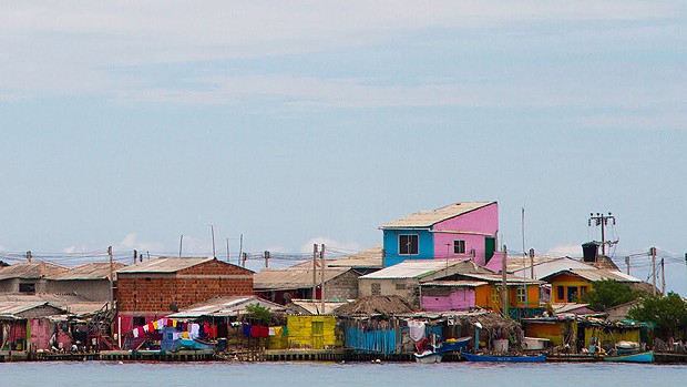 Para visitar o local é preciso pegar um barco em Cartagena. A viagem até lá dura 90 minutos (Foto: Reprodução/YouTube)