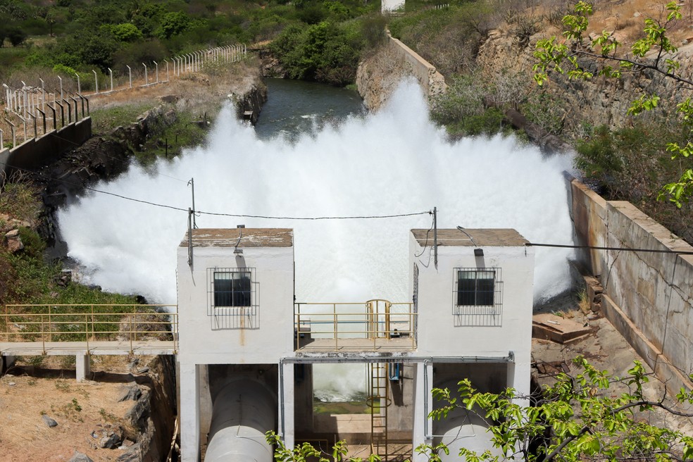 Pequena central de produção de energia elétrica começou a operar na barragem Armando Ribeiro Gonçalves, no RN. — Foto: Daniel Herrera/Sedec-RN