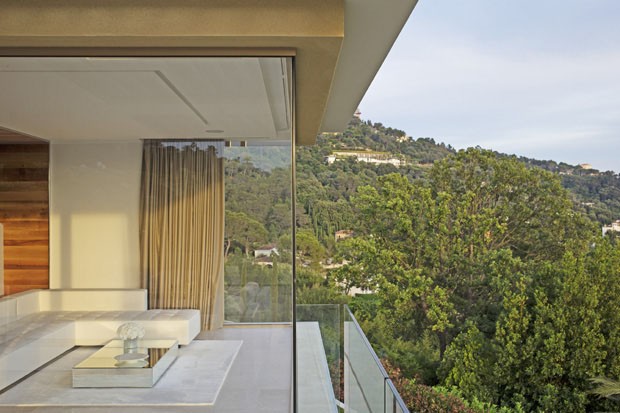 Casa com ar de spa fica entre montanha e praia (Foto: Olivier Amsellem/Divulgação)