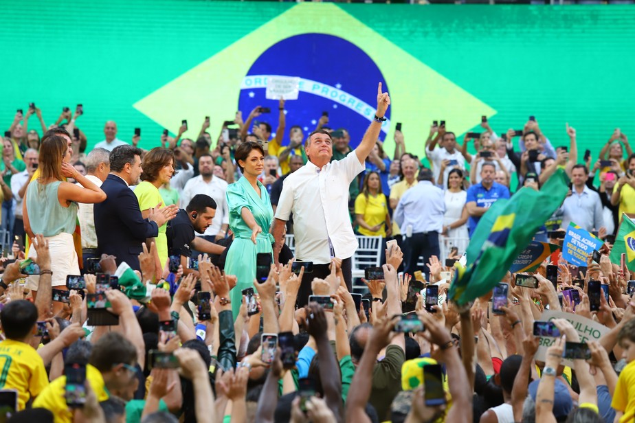 Bolsonaro e Michelle durante convenção neste domingo no Rio de Janeiro