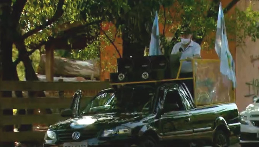 Justiça proíbe prefeito candidato à reeleição Airton Garcia de utilizar carro de som — Foto: Reprodução EPTV