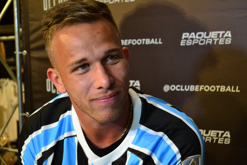 Grêmio se cerca de cautela com contratos e vê demora normal em venda de Arthur
