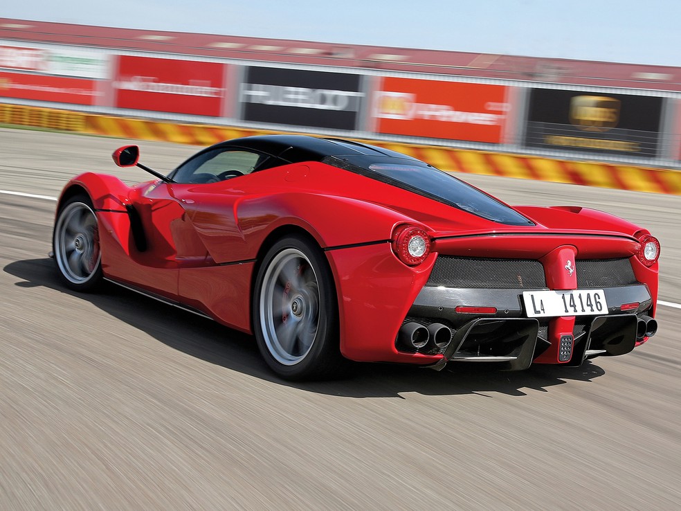 Ferrari LaFerrari vai de 0 a 100 km/h em apenas 3 segundos — Foto: Divulgação