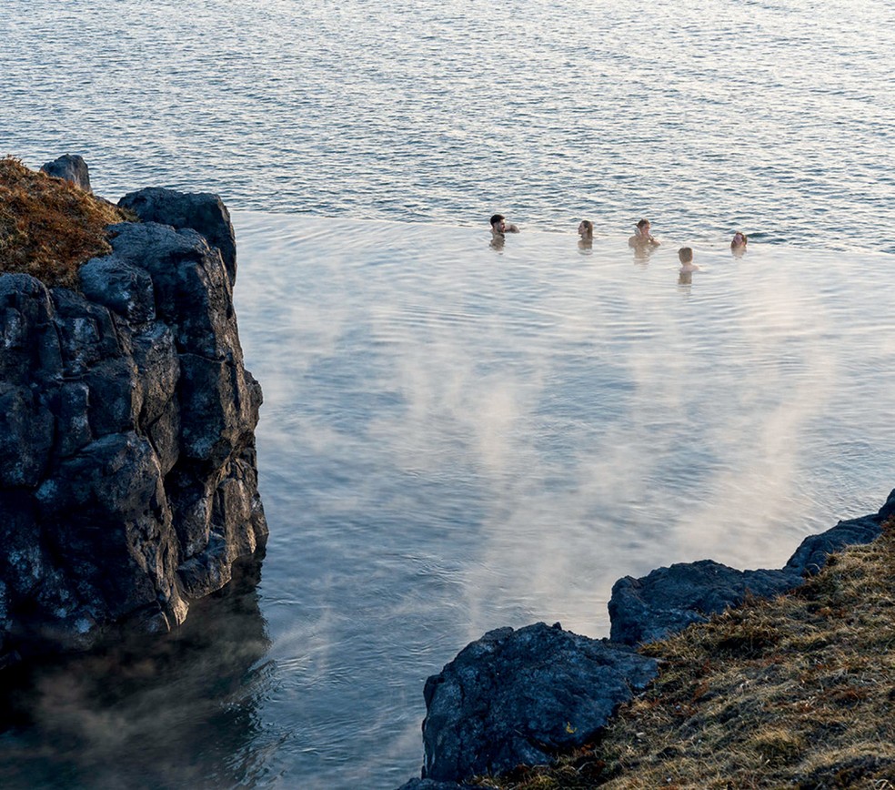 Sky Lagoon, na Islândia — Foto: Arquivo Vogue/ Hugo Toni