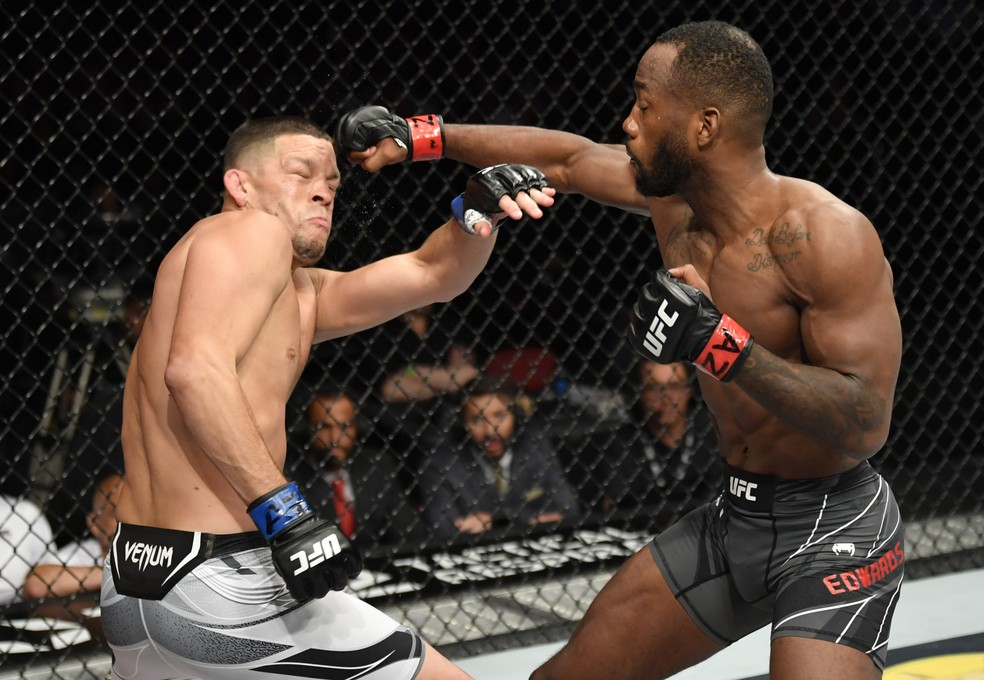 Leon Edwards golpeia Nate Diaz no UFC 263 — Foto: Getty Images