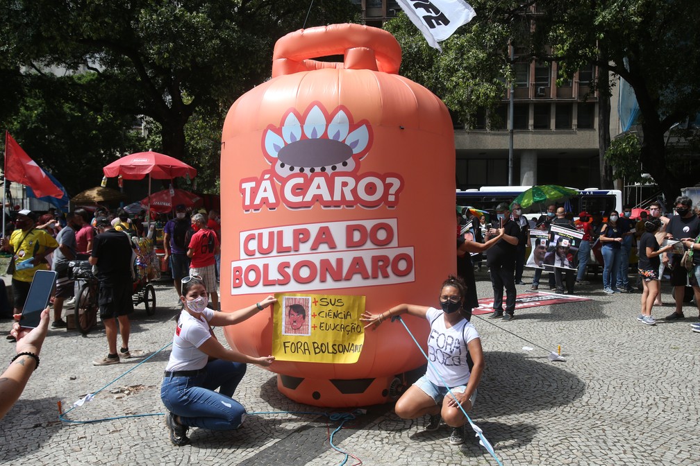 Rio de Janeiro - Manifestantes participam de protesto contra o governo do presidente Jair Bolsonaro, neste sábado (2) — Foto: Wilton Junior/Estadão Conteúdo