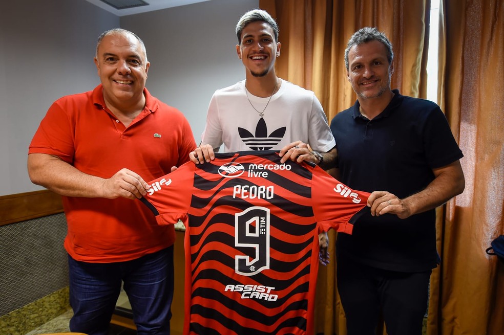 Pedro renovou contrato com o Flamengo nesta quarta-feira � Foto: Marcelo Cortes/Flamengo