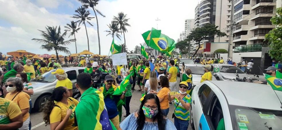 No Recife, apoiadores de Bolsonaro fazem protesto pedindo volta do voto impresso nas eleições — Foto: Elvys Lopes/TV Globo