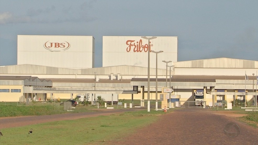 Planta frigorÃ­fica da JBS â€” Foto: TVCA/Reprodução